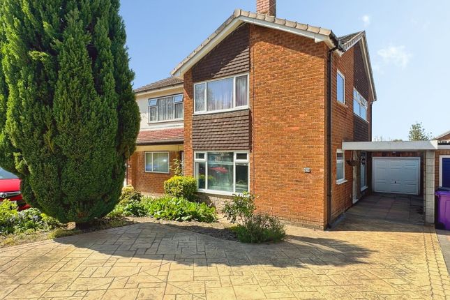 42, Oak Hill, Finchfield, Wolverhampton photo 2