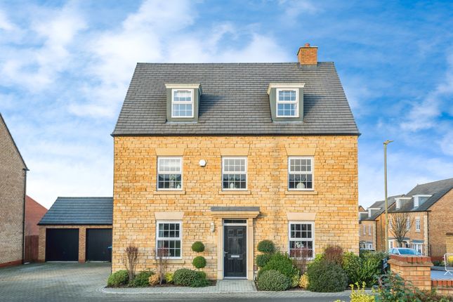 Thumbnail Detached house for sale in Skylark Way, Witney
