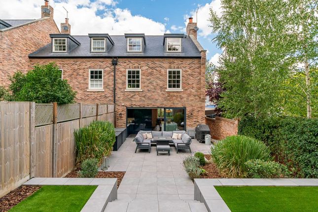 1 White Horse Close, Hertford photo 4