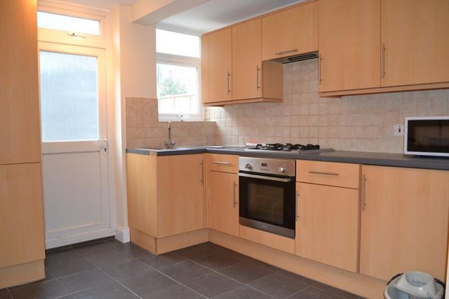 Flat to rent in Gilbey Road, Tooting, London