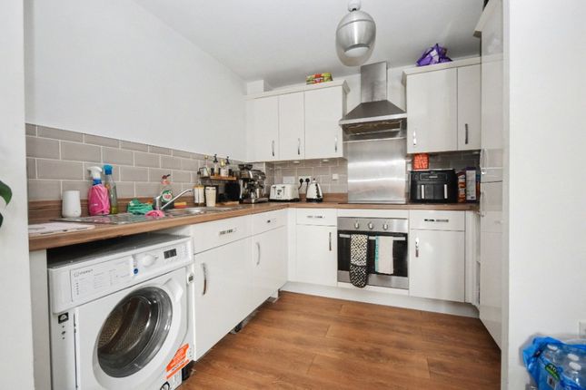 64, Micklewait Avenue, Wakefield photo 3