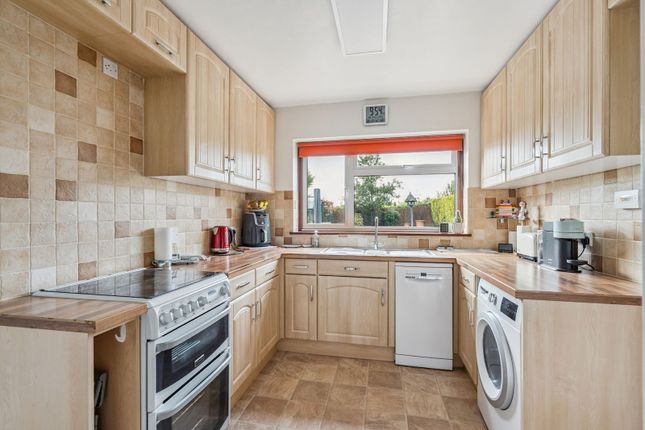 16, The Hawthorns, Rickmansworth photo 3