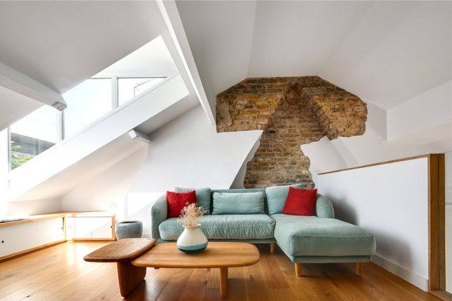 Top Floor Flat, 209, Richmond Road, London photo 3
