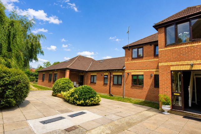 7, Dalestone Mews, Romford photo 3