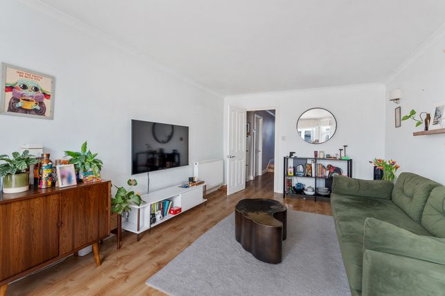 Flat Flat 1, 2, Caldervale Road, London photo 3