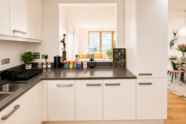 Lndn-Min796 - Flat 11 Flat 11,, Cotherstone Court, London photo 2