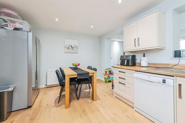 2, Edge Arpers Croft, DEWSBURY photo 3