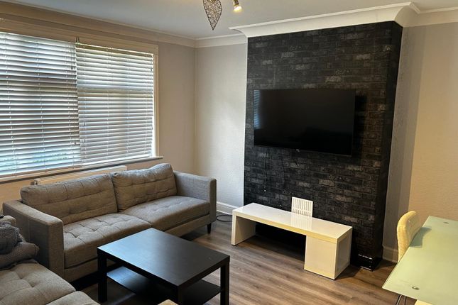Buckingham Drive, Leeds photo 2