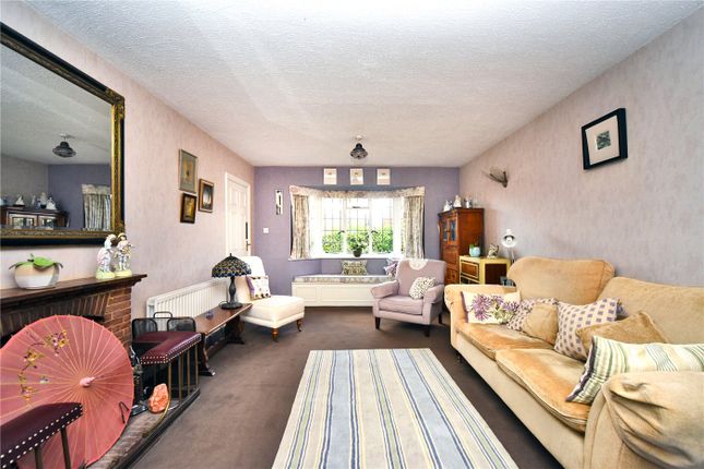 218, Chipstead Way, Surrey photo 2