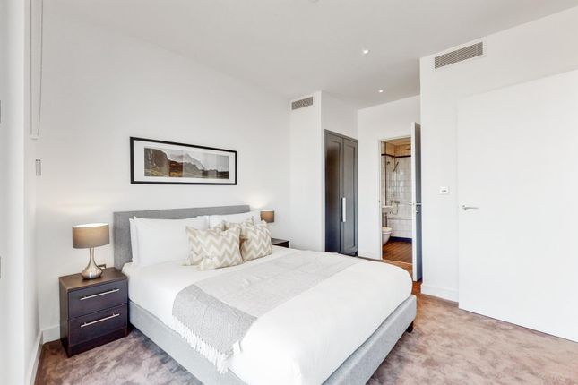Flat to rent in Corson House, City Island Way, Docklands