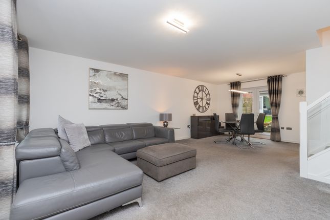 77 Rosemont Place, Glasgow photo 2