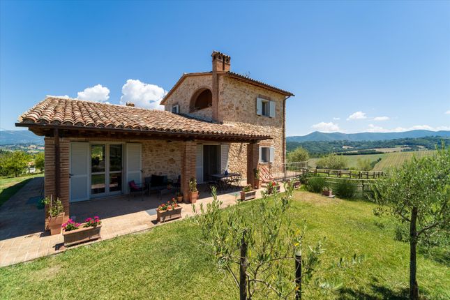 Farmhouse for sale in Acquasparta, Terni, Umbria, Italy