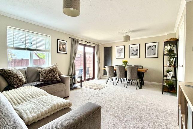19, Abbey Close, Chard photo 3