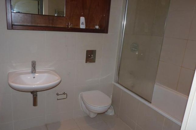 Flat for sale in Admiral House, City Center, Cardiff