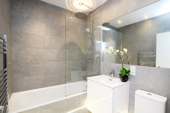 Top Floor Flat 30, Stansfield Road, London photo 4