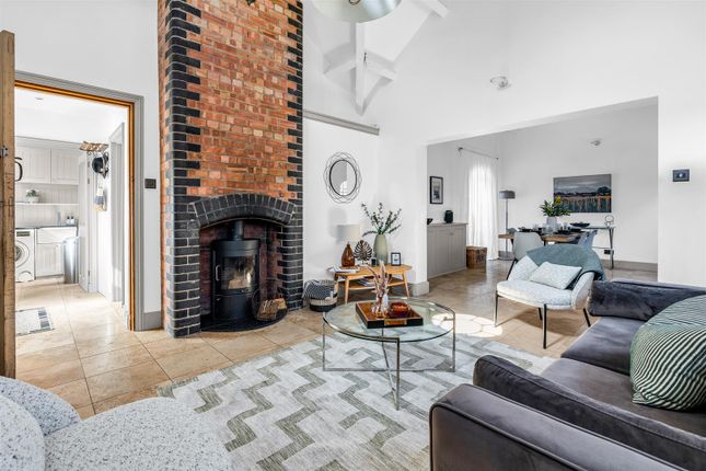 19, Clementsbury, Hertford photo 2