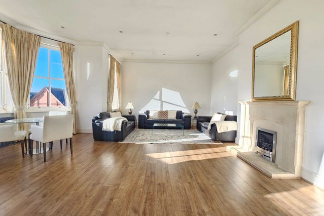 21 Devonshire House,, Brandesbury Square, Woodford Green photo 3