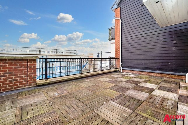 Flat for sale in Market Place, Nayland Court