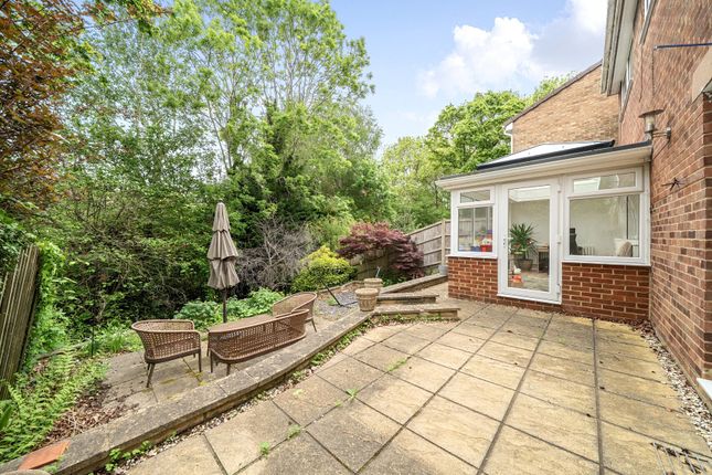 17, Lawrence Close, Cheltenham photo 3