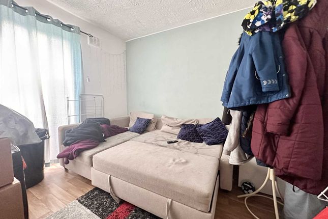 End terrace house for sale in Southdrift Way, Luton