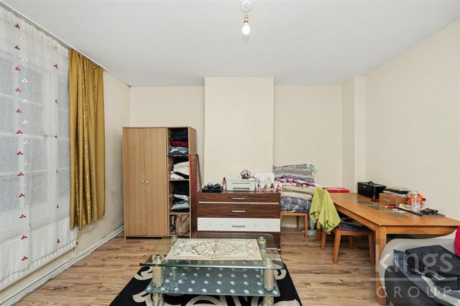 37, Flexmere Road., Tottenham photo 3