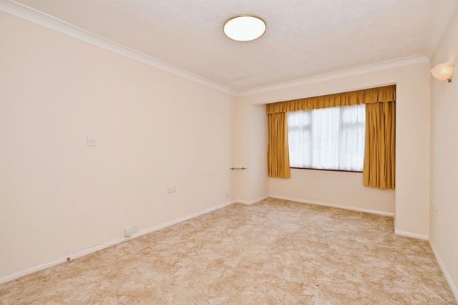 Flat for sale in Parkside Court, Diss