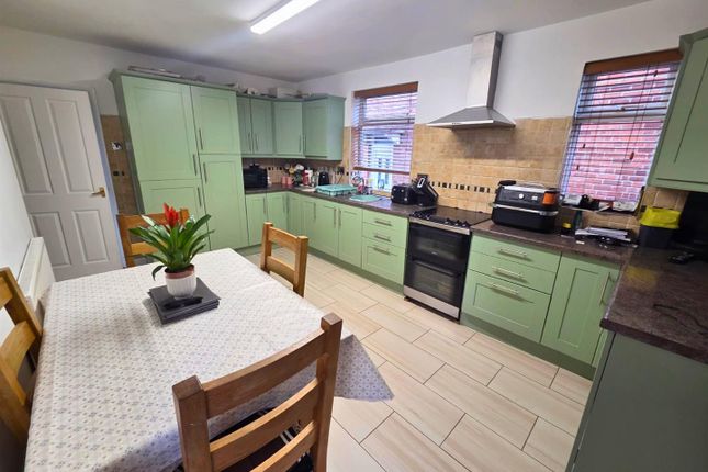 6, Larch Road, Newark photo 2