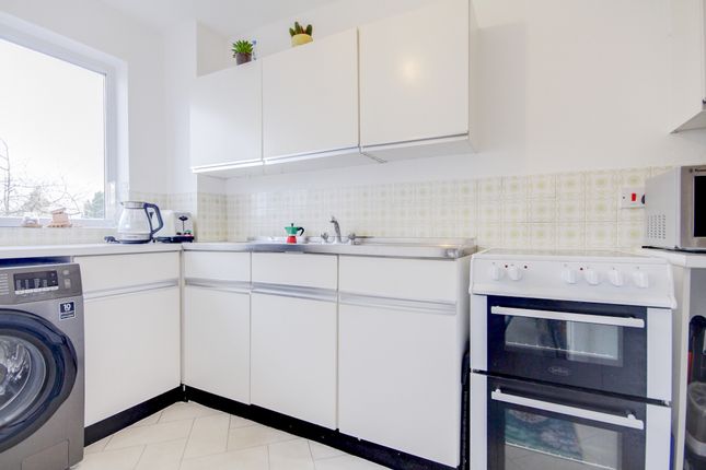 Flat for sale in Wiltshire Road, Wokingham