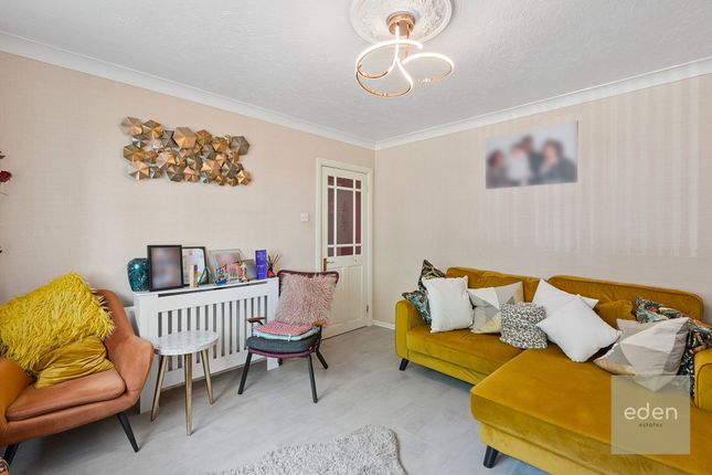 17 Victoria Road, Chatham photo 3