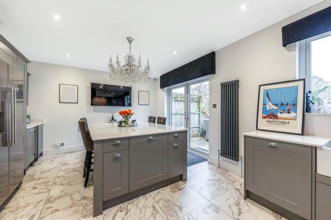 End terrace house for sale in Parkview Road, London