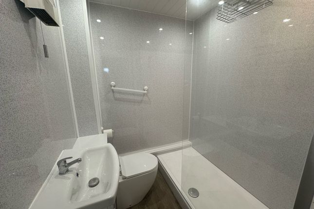 Flat 3, Th, TONBRIDGE photo 5