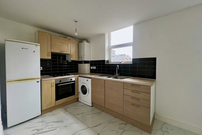 Three Bedrooms-Flat To Rent On Amersham Road, Lewisham