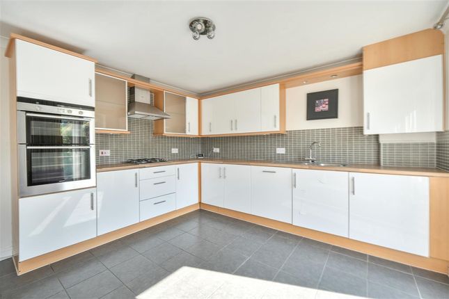 153, Skipper Way, Little Paxton photo 3