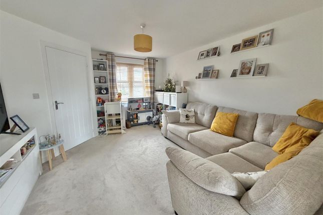 24, Shingle Way, Little Clacton photo 4