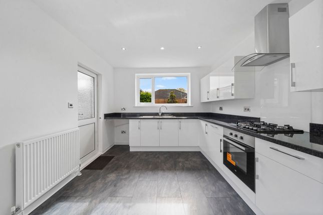 8 Oakdale Drive, Manchester photo 4