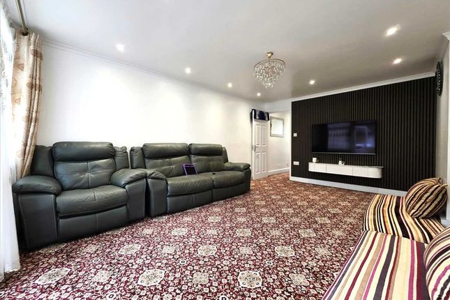 Flat 5, Bell House, Cricklewood photo 5
