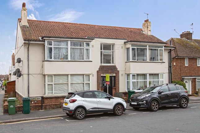 2-bed flat on 4, Goodwood Court, Kingsthorpe Road, Hove, £300,000