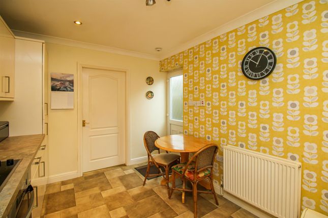 52D, High Street, Ossett photo 3