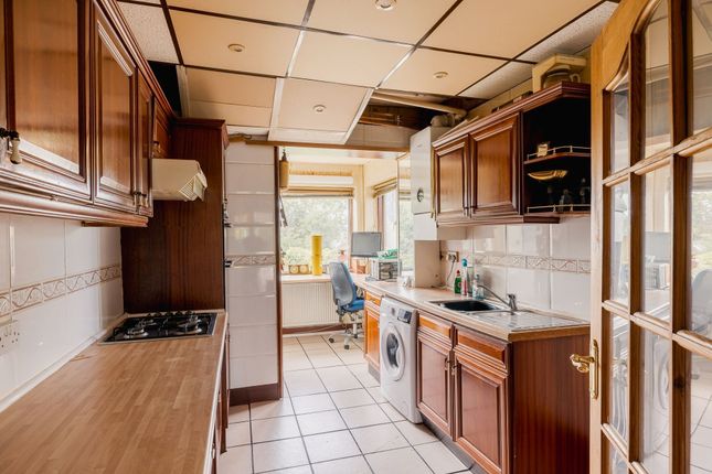 73 Woodmansterne Road, Coulsdon photo 4