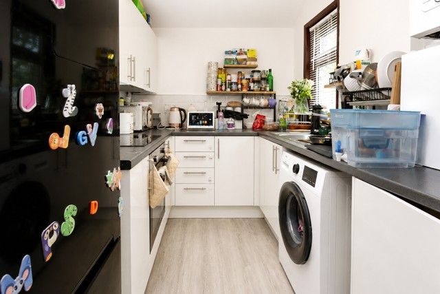 59, Basildon photo 4