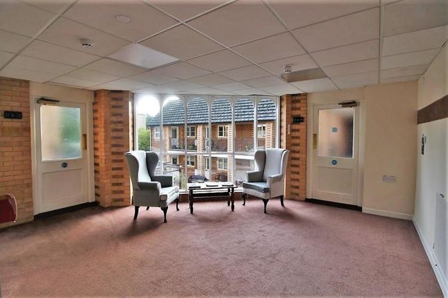 Flat for sale in Northcourt Avenue, Berkshire, Reading