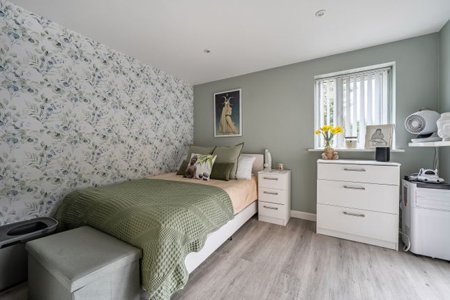 5, Reeves Way, Berkshire photo 4
