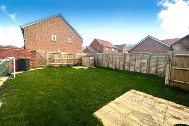 25, Hop Garden Way, Ash photo 3