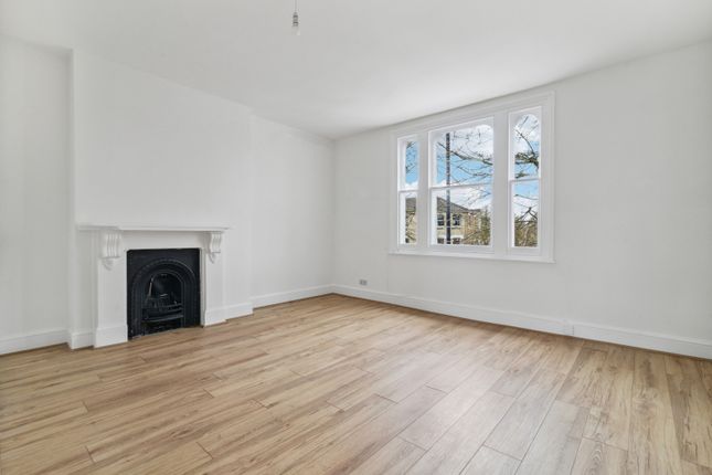 Flat to rent in Chiswick High Road, Bedford Park
