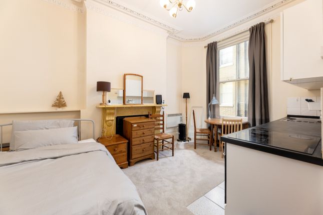 Flat 8, 7 De Vere Gardens, London photo 3
