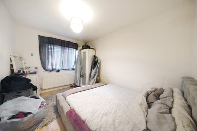 1, Deans Gate Close, London photo 4