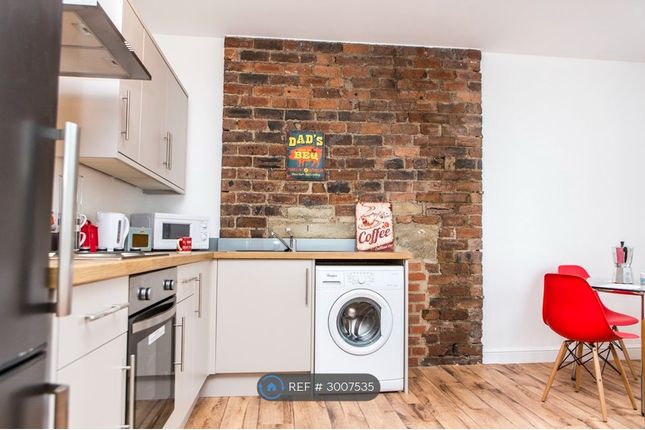 Apartment, Park Drive, Huddersfield photo 3