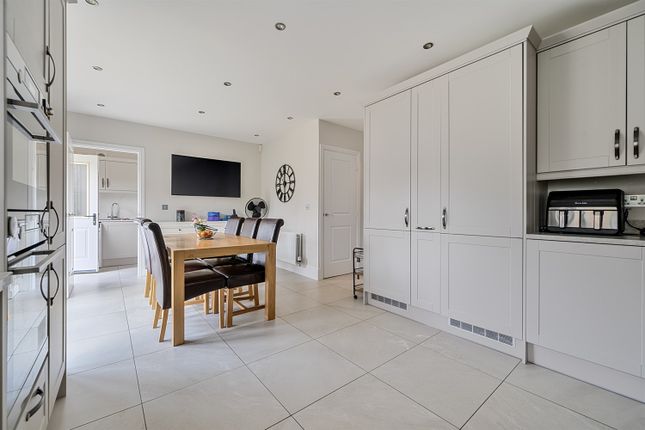 4, Martinet Road, Woodley, Reading photo 3