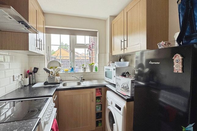 93, Manorfield, Ashford photo 2