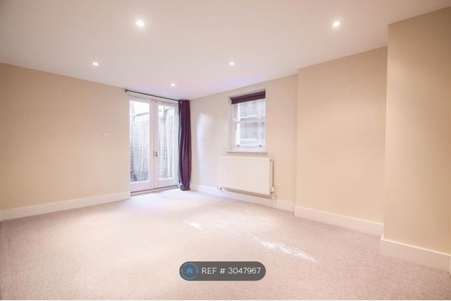 Flat, Lordship Park, London photo 5